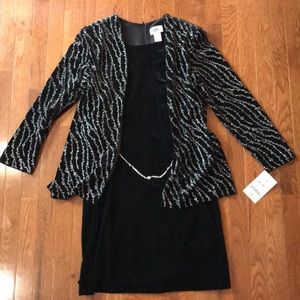 Elegant Black Dress With Chain Belt Size 14mp